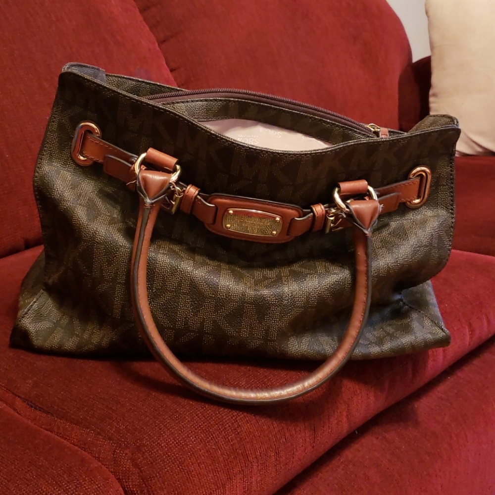 Michael Kors purse - Picture 1 of 3